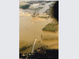 Luftbild von Naabeck beim Hochwasser 1988