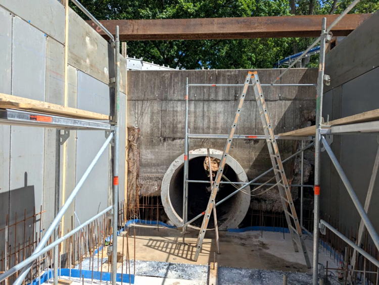 Stellung der Schalung für das neue Schöpfwerk Stellung der Schalung für das neue Schöpfwerk